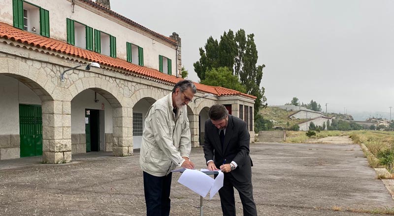 firma del acuerdo Fundación Talgo-Traductores del Viento